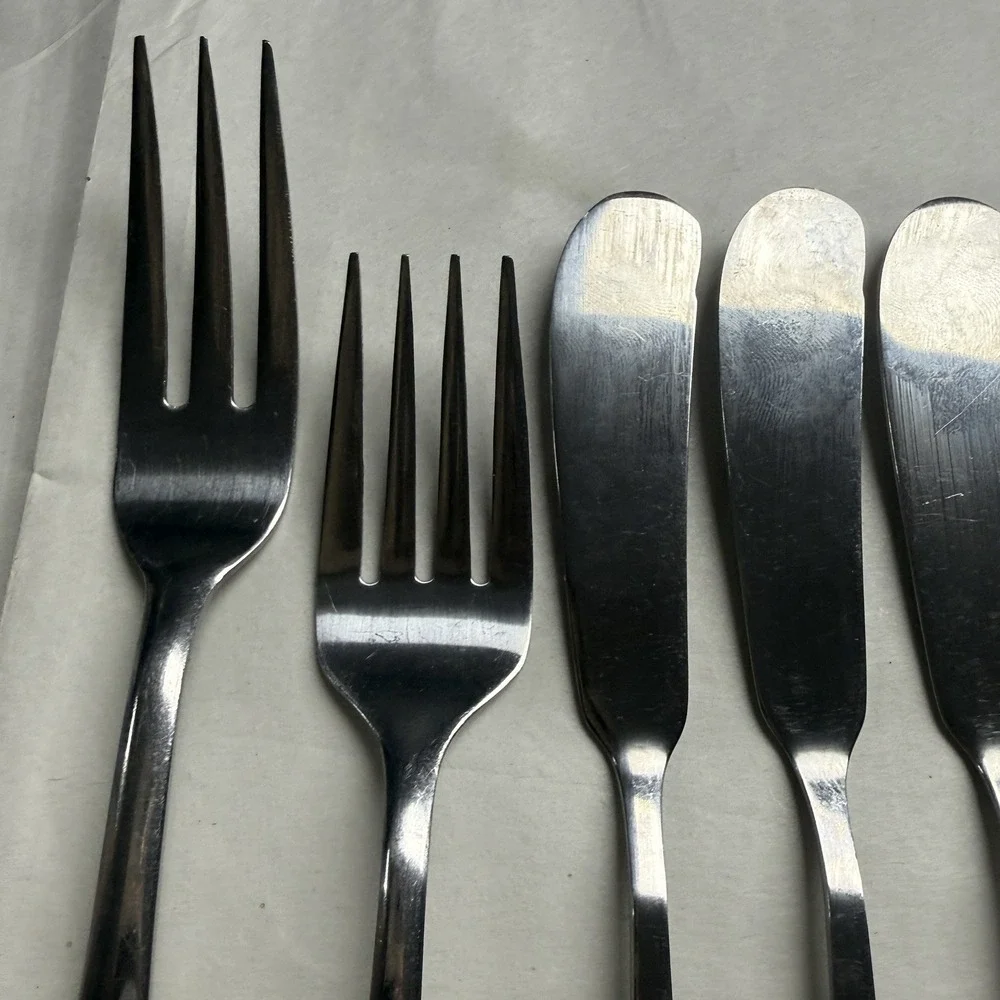 11 International Simplicity Center Ridge Stainless Butter Knives Forks Spoon